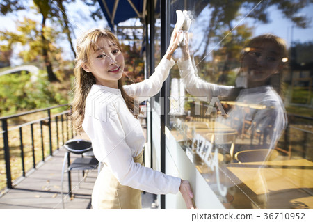 Waitress, professional 36710952