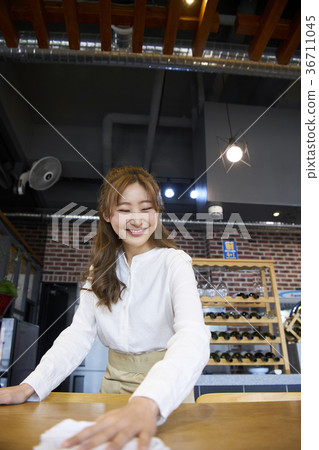 女服務員,專業 女服務員,專業 36711045