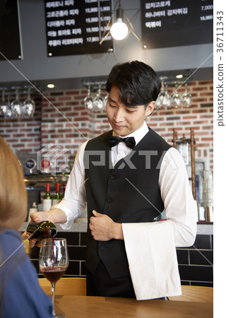 Sommelier, customer, restaurant, cafe 36711343