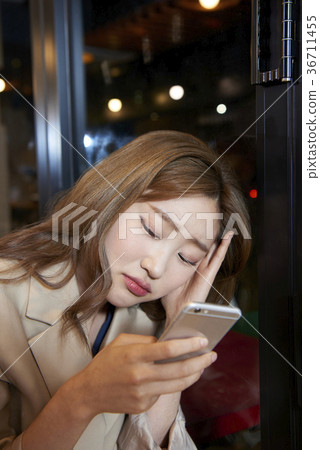 年輕女子，韓國人，咖啡館 36711455