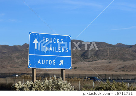 Road sign (California, USA) Road sign (California, USA) 36711751
