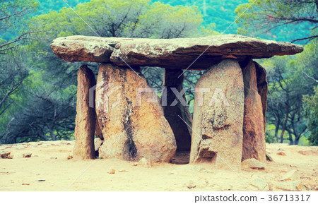 Pedra Gentil megalith 36713317