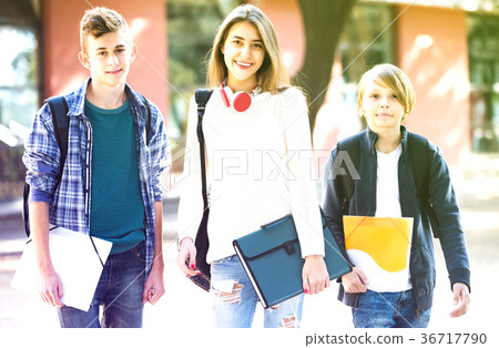Teenage students going to college 36717790