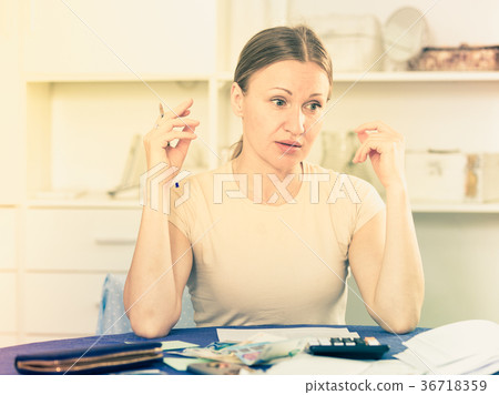 Woman facing financials troubles 36718359