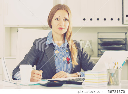 Business woman concentrating on work Business woman concentrating on work 36721870