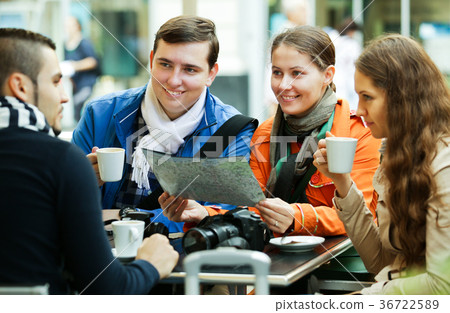 Friends drinking coffee outdoors 36722589