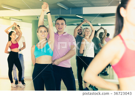 couples enjoying of partner dance 36723043