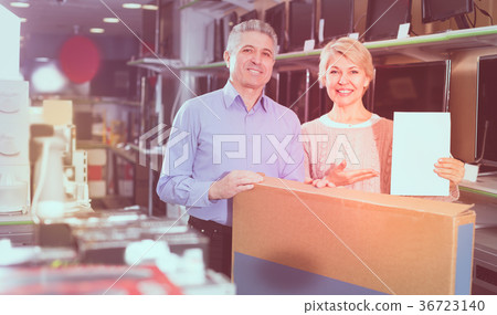 Adults are buying in store on credit Adults are buying in store on credit 36723140