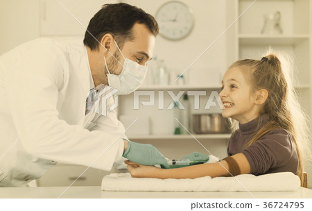 Male doctor injecting little patient 36724795