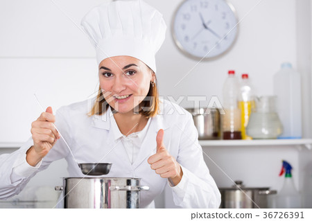 Cook tasting food 36726391