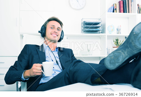 Relaxed man listening music 36726914