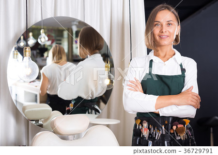 adult female professional visagiste 36729791