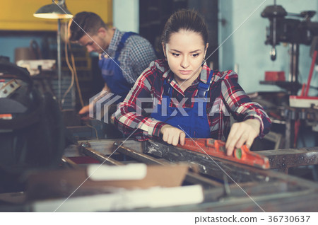 Girl master is standing and using level 36730637