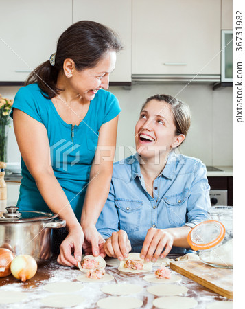 cooking mother with adult daughter 36731982