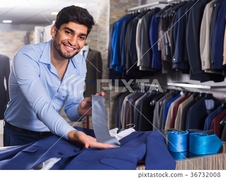 Customer is showing jacket and tie that he chose Customer is showing jacket and tie that he chose 36732008