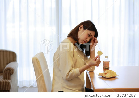 Maternity woman holding sweets 36734298
