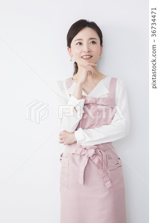 Middle-aged female Middle-aged female 36734471