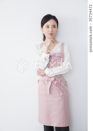 Middle-aged female Middle-aged female 36734472