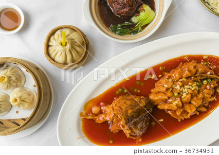 Traditional Shanghai food including dumplings 36734931