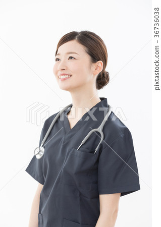 一個女人 36736038