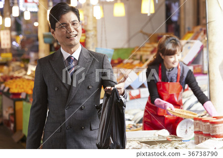Businessmen, Market, Shopping Businessmen, Market, Shopping 36738790