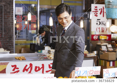 Businessmen, Market, Shopping Businessmen, Market, Shopping 36738829