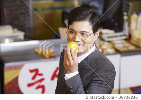 Businessmen, Market, Shopping Businessmen, Market, Shopping 36738830