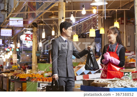 Businessmen, Market, Shopping Businessmen, Market, Shopping 36738852