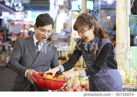 Businessmen, Market, Shopping Businessmen, Market, Shopping 36738854