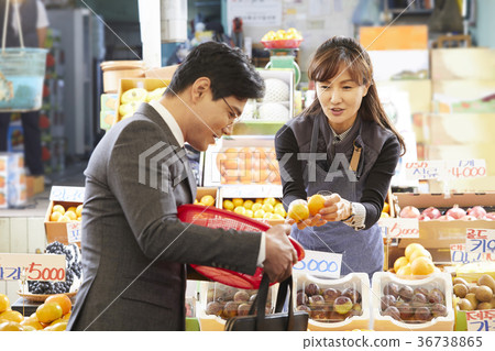 Businessmen, Market, Shopping Businessmen, Market, Shopping 36738865