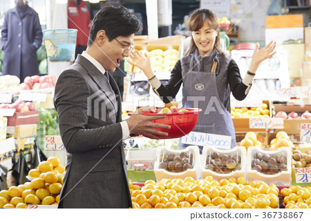 Businessmen, Market, Shopping Businessmen, Market, Shopping 36738867