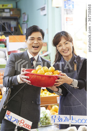 Businessmen, Market, Shopping Businessmen, Market, Shopping 36738868