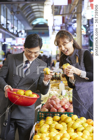 Businessmen, Market, Shopping Businessmen, Market, Shopping 36738906