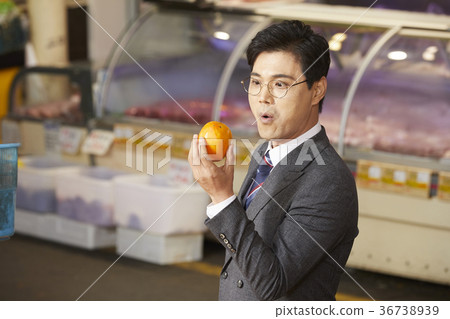 Businessmen, Market, Shopping Businessmen, Market, Shopping 36738939