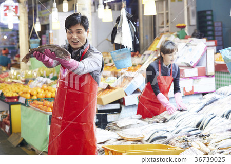 Middle age, trader, traditional market 36739025
