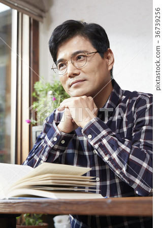 Middle-aged man, cafe Middle-aged man, cafe 36739256