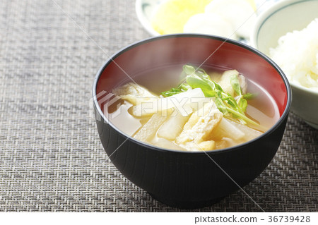 味噌湯19與白蘿蔔和煎魚 36739428