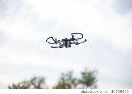 小無人機飛行 36739465
