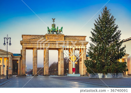 Brandenburg gate and christmas tree Brandenburg gate and christmas tree 36740091
