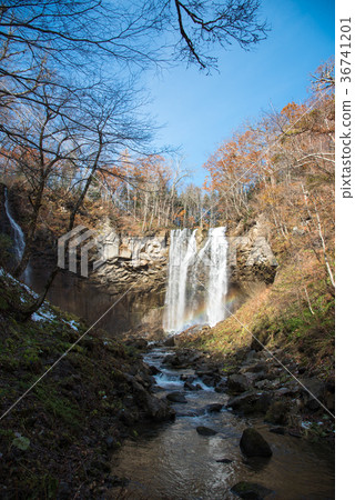 與彩虹的Ashiribetsu瀑布瀑布 36741201