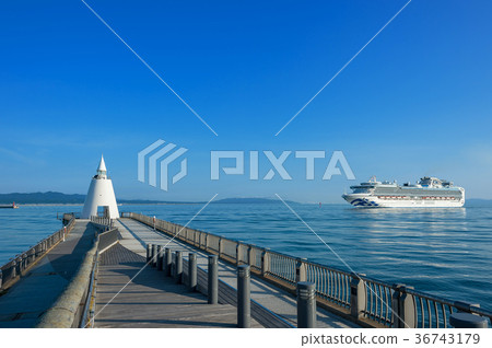 [Aomori North Breakwater] West Lighthouse 36743179