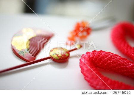 日本頭髮裝飾品燙髮股票照片 日本頭髮裝飾品燙髮股票照片 36746055