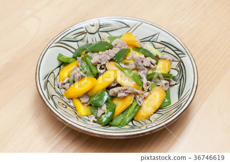 Stir-fried island carrot and pork 36746619