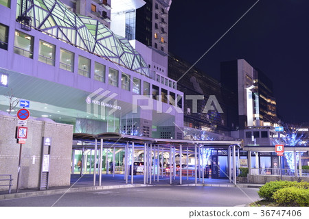 在京都駐地前面的夜都市風景 在京都駐地前面的夜都市風景 36747406