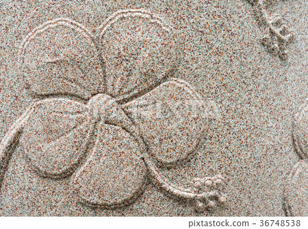 Chinese rose pattern on the water tank. 36748538