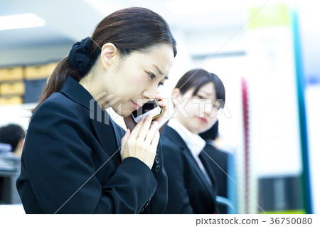 Female employee OL business man corresponding to the phone Office worker Office image Business image Female employee OL business man corresponding to the phone Office worker Office image Business image 36750080
