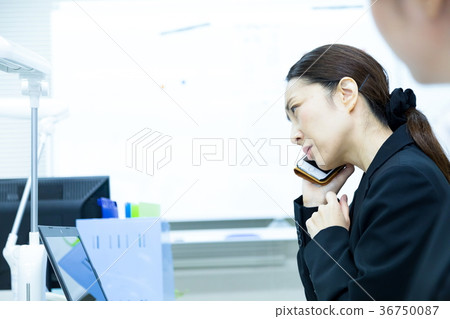 Female employee OL business man corresponding to the phone Office worker Office image Business image Female employee OL business man corresponding to the phone Office worker Office image Business image 36750087