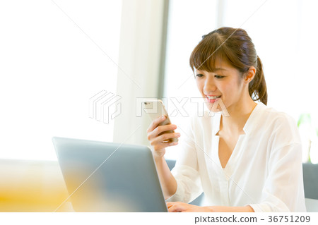 Female employee who uses PC PC business image Office lady Female employee who uses PC PC business image Office lady 36751209