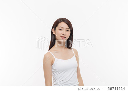 Young woman 20s fashion portrait Young woman 20s fashion portrait 36751614