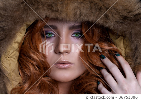 Portrait of a beautiful close-up woman 36753390
